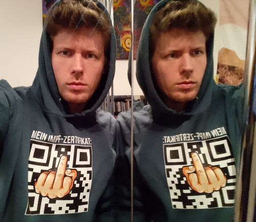 Customer photo review of HOODIE BUBEN • MEIN IMPF-ZERTIFIKAT / IMPFPASS
