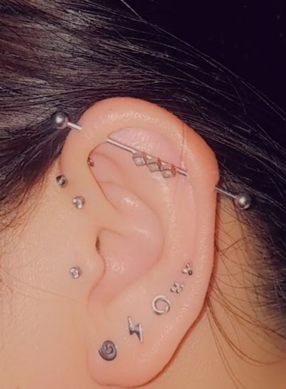 Customer photo review of Essential Spiral Studs