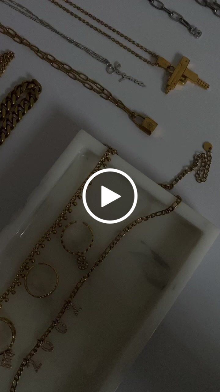 Customer video review of Jahreszahl Armband | 18K vergoldet