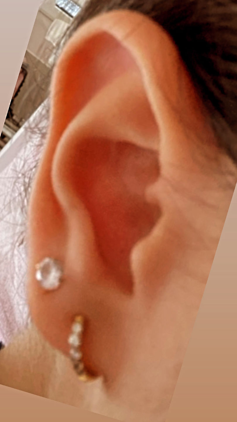 Customer photo review of Bright Diamond Ohrstecker | 18K vergoldet