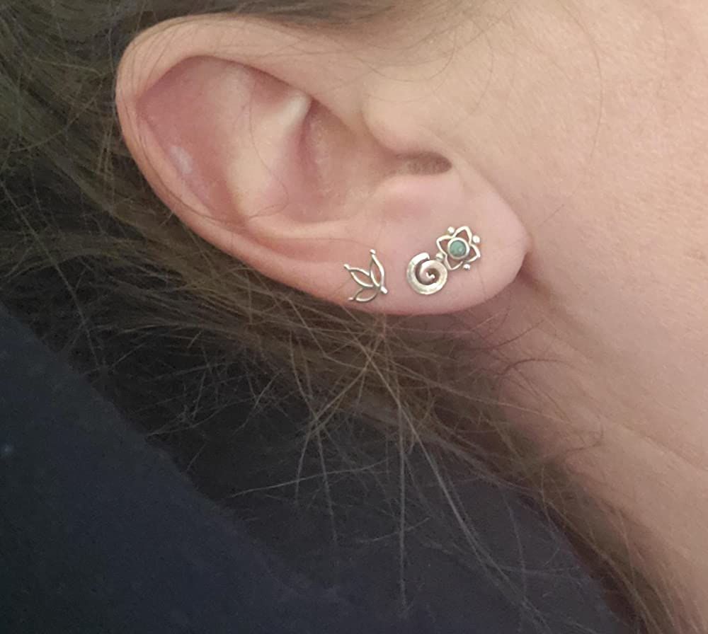 Customer photo review of Essential Spiral Studs