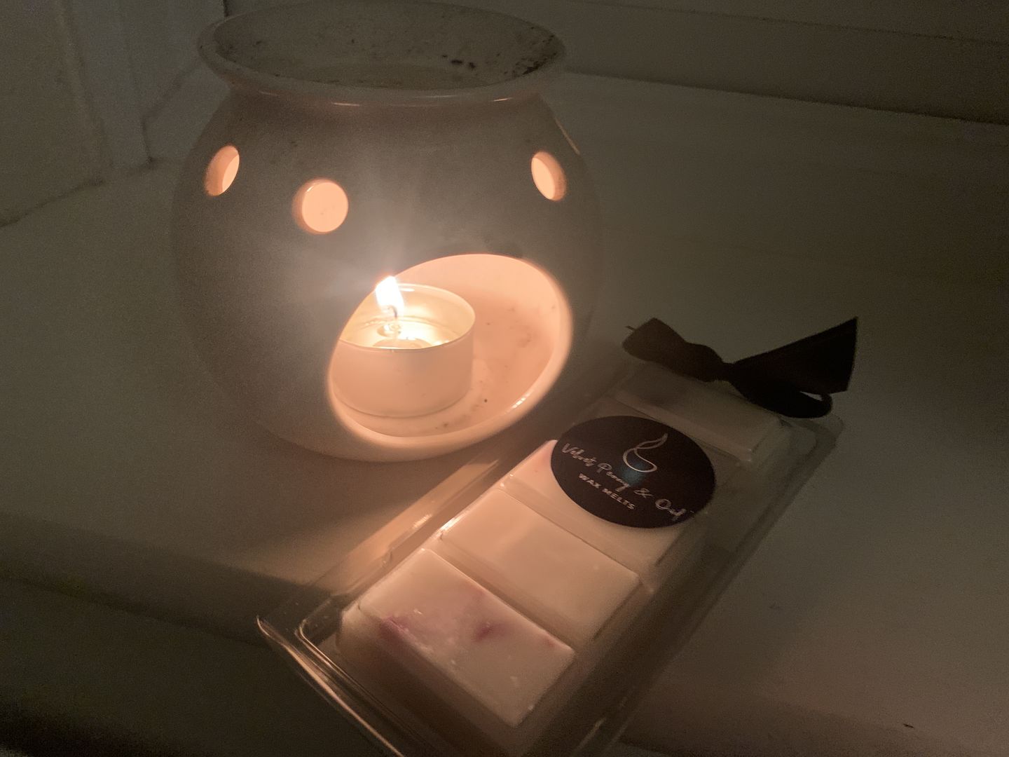 Customer photo review of Velvet Peony & Oud Wax Melts