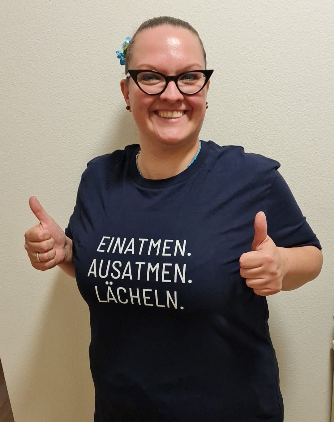 Customer photo review of Einatmen. Ausatmen. Lächeln. 100% Bio T-Shirt Unisex
