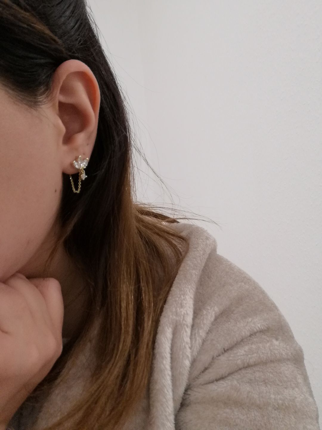 Customer photo review of Limitless Sky Lotus Ohrstecker 14K Vergoldet