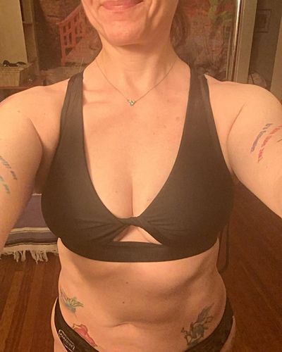 Customer photo review of Essential Twist Sports Bra