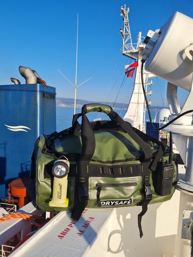 Customer photo review of Bolso Duffel Bag 60 Litros Waterproof - Drysafe - Verde