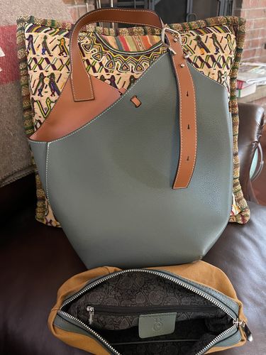 Customer photo review of Cholet Two-Tone Medium Tote