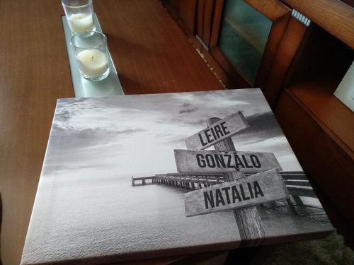 Customer photo review of Lienzo Muelle de Madera con Nombres Personalizados