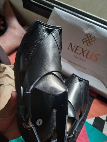 Customer photo review of Kaptaan Black Handmade Peshawari Chappal