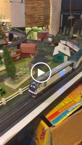 Customer video review of AMTRAK CASCADES (WSDOT) #1400 - CHARGER SC-44 - DCC WOWSOUND - HO Scale