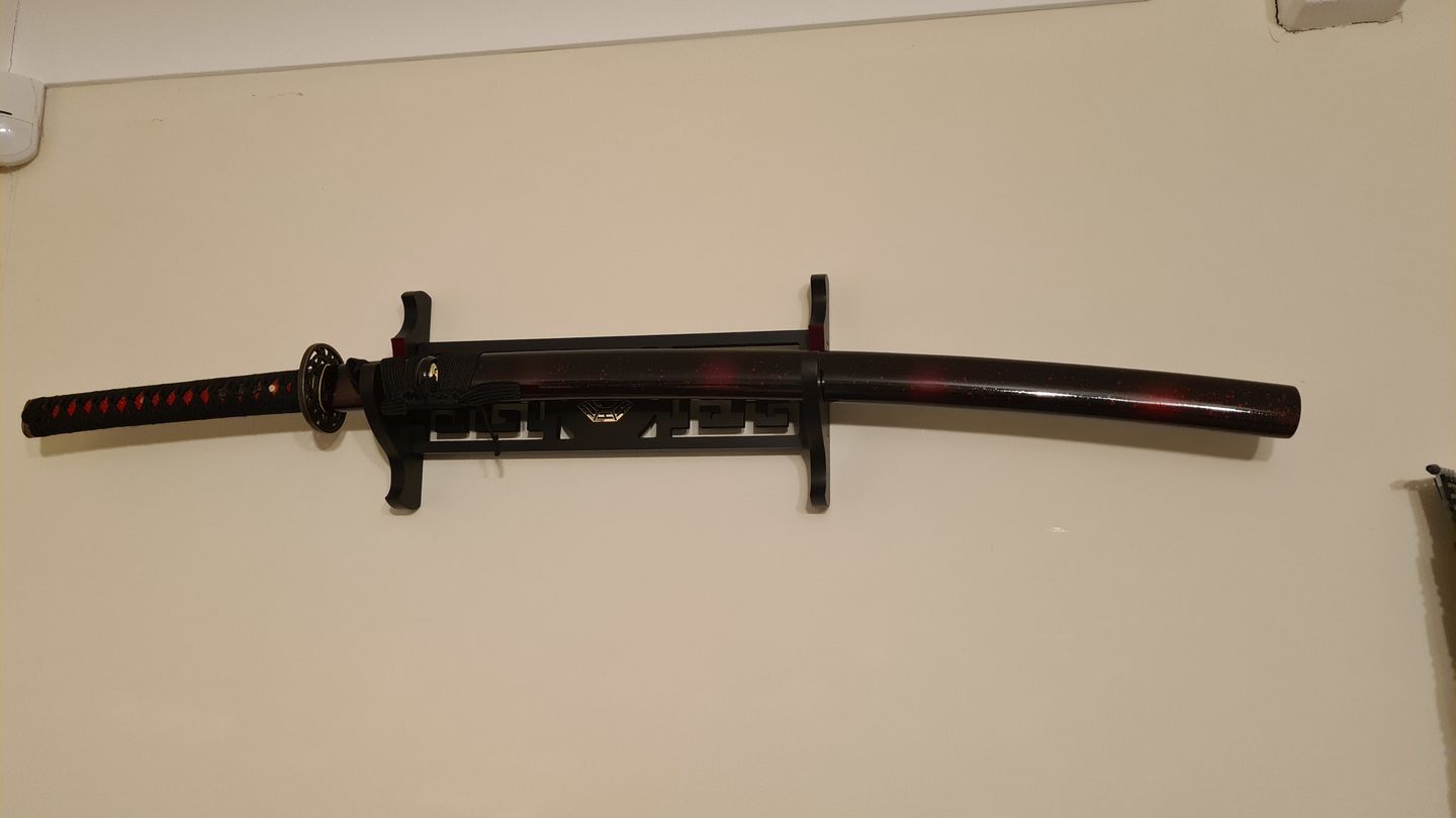 Customer photo review of Japanese Samurai Sword KATANA 1060 High Carbon Steel Can Cut Tree