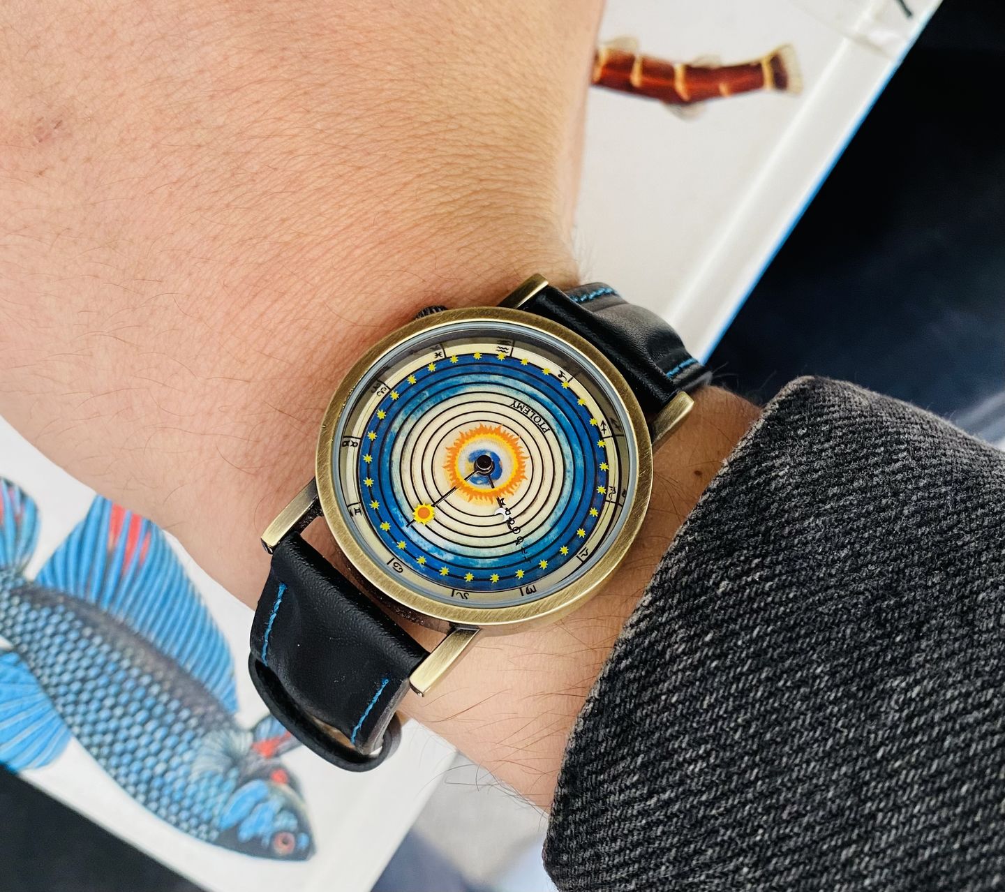 Customer photo review of Reloj Análogo Philosophers Guild Sistema de Ptolomeo 33mm
