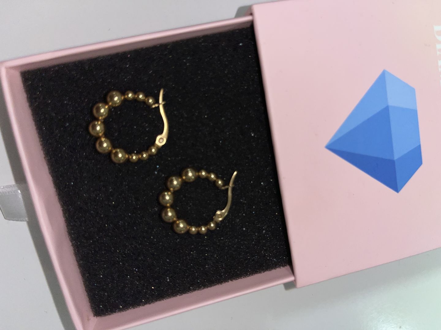 Customer photo review of Dotty Ohrringe | 18K vergoldet