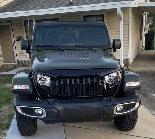 Customer photo review of Vader Grille w/ Mesh - Glossy Black for 18-21 Jeep Wrangler JL & Gladiator JT