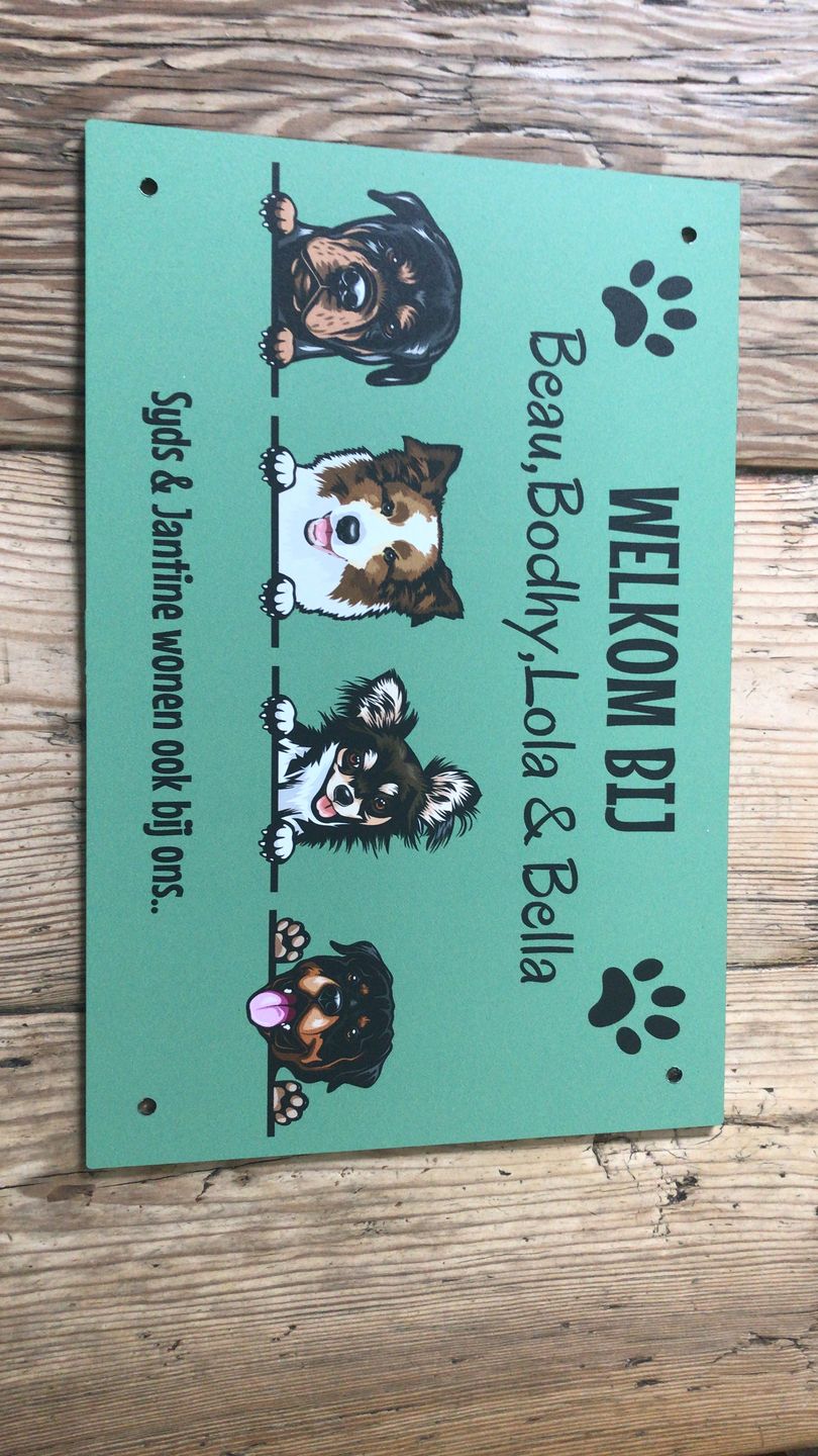 Customer photo review of Spionerende huisdieren- Gepersonaliseerde deurbord