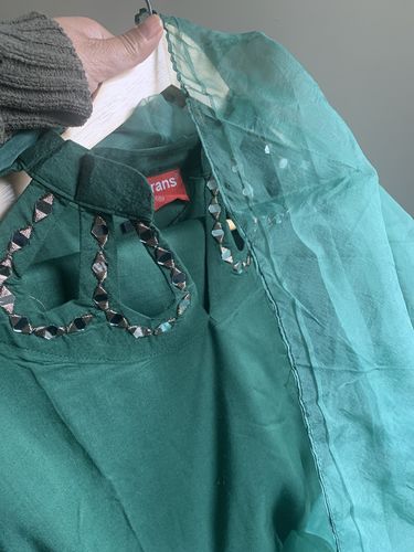 Customer photo review of Nakhra Green Spring Linen Outfit with Net Dupatta PL07