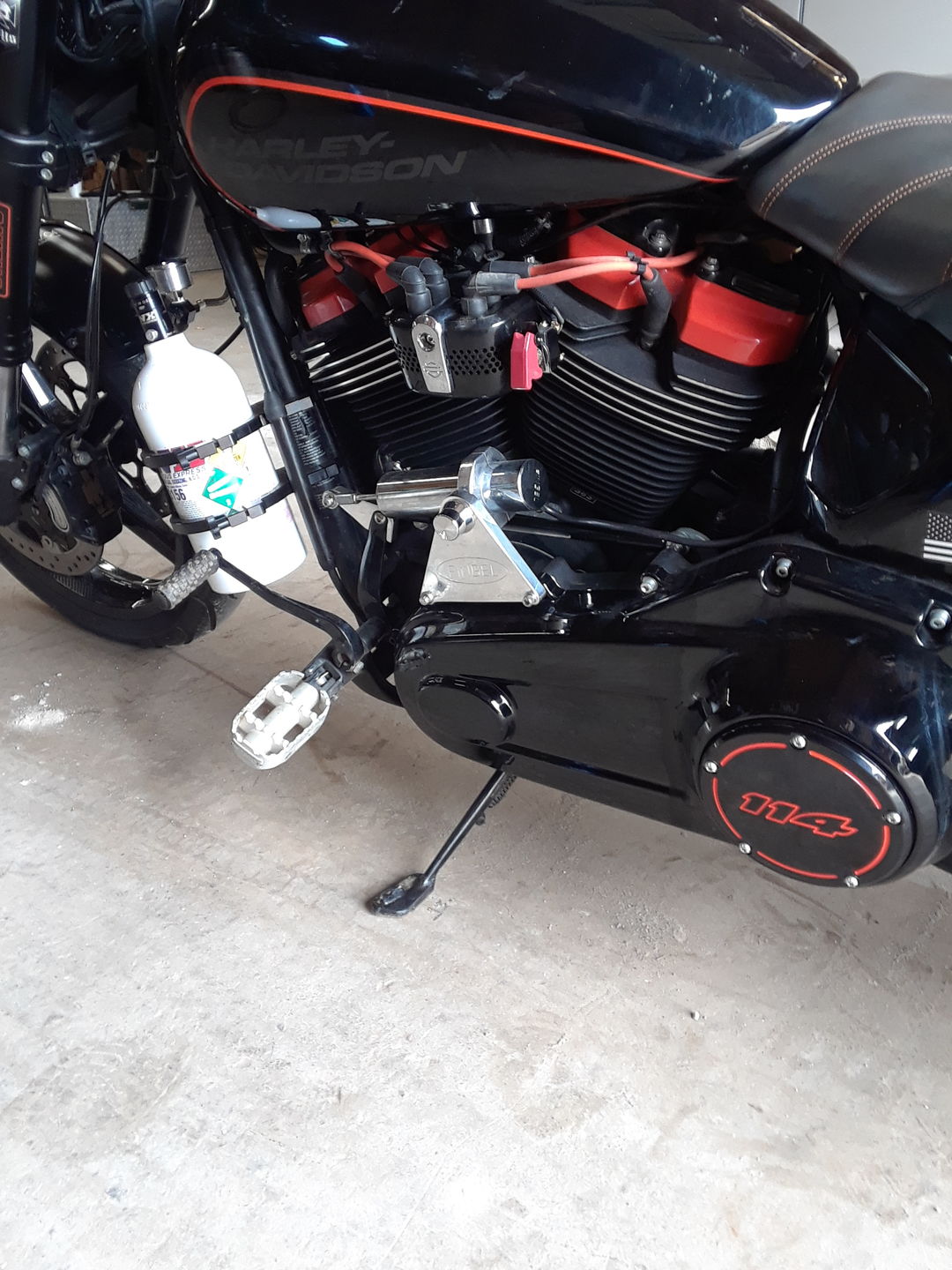 Customer photo review of Motion Raceworks Black Anodized 2.5lb CO2 Bottle Bracket (Bottle Not Included) 25-10007