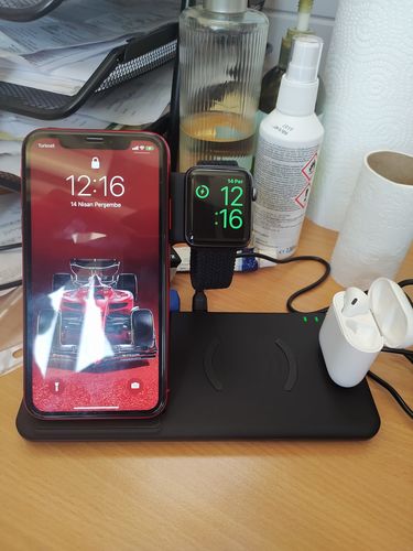 Customer photo review of 15W Qi Fast Wireless Charger Stand