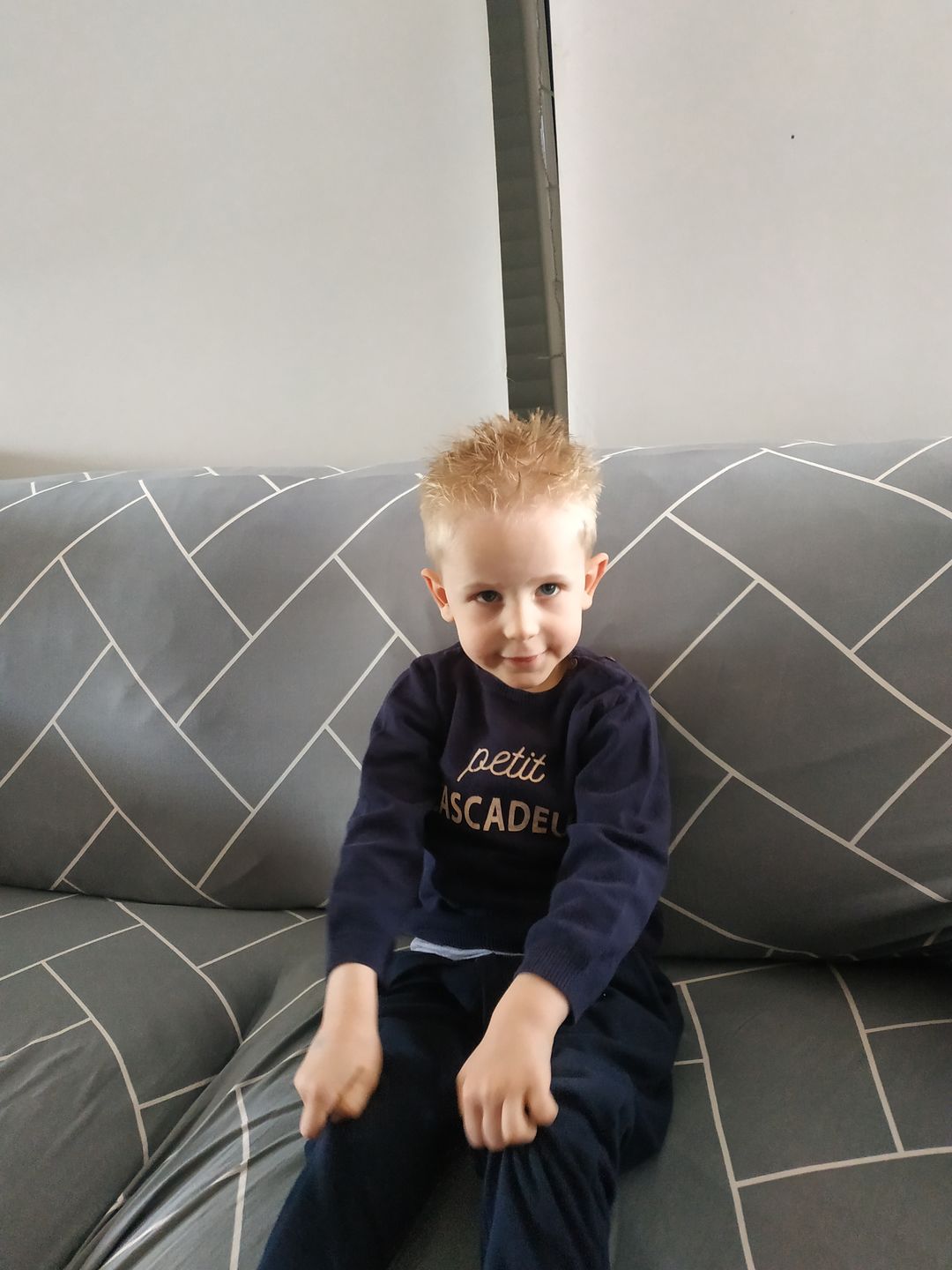 Customer photo review of Gris anthracite - Housses Extensibles de Fauteuil et Canapé