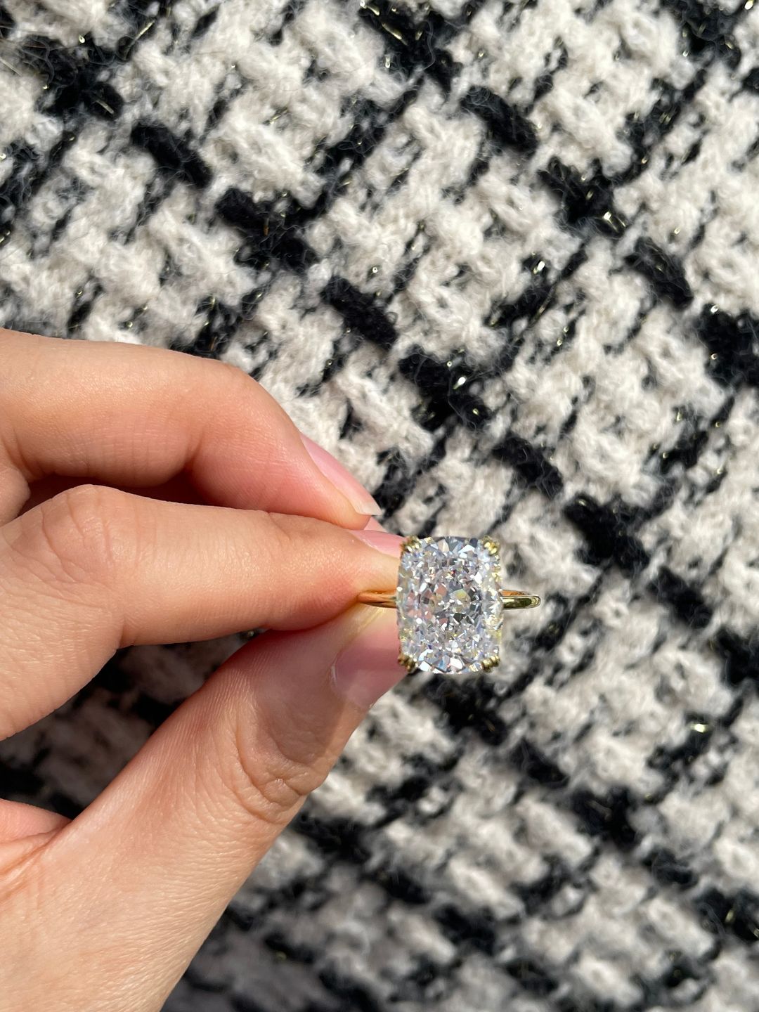 Customer photo review of S925 8.0 Carat Yellow/White Gold Cushion Cut Engagement Ring for Women In Sterling Silver