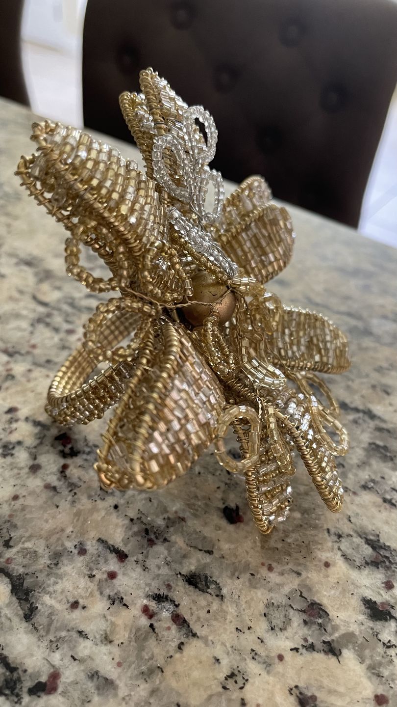 Customer photo review of Gilded Lily Napkin RingSet of 4Color: Gold & Silver