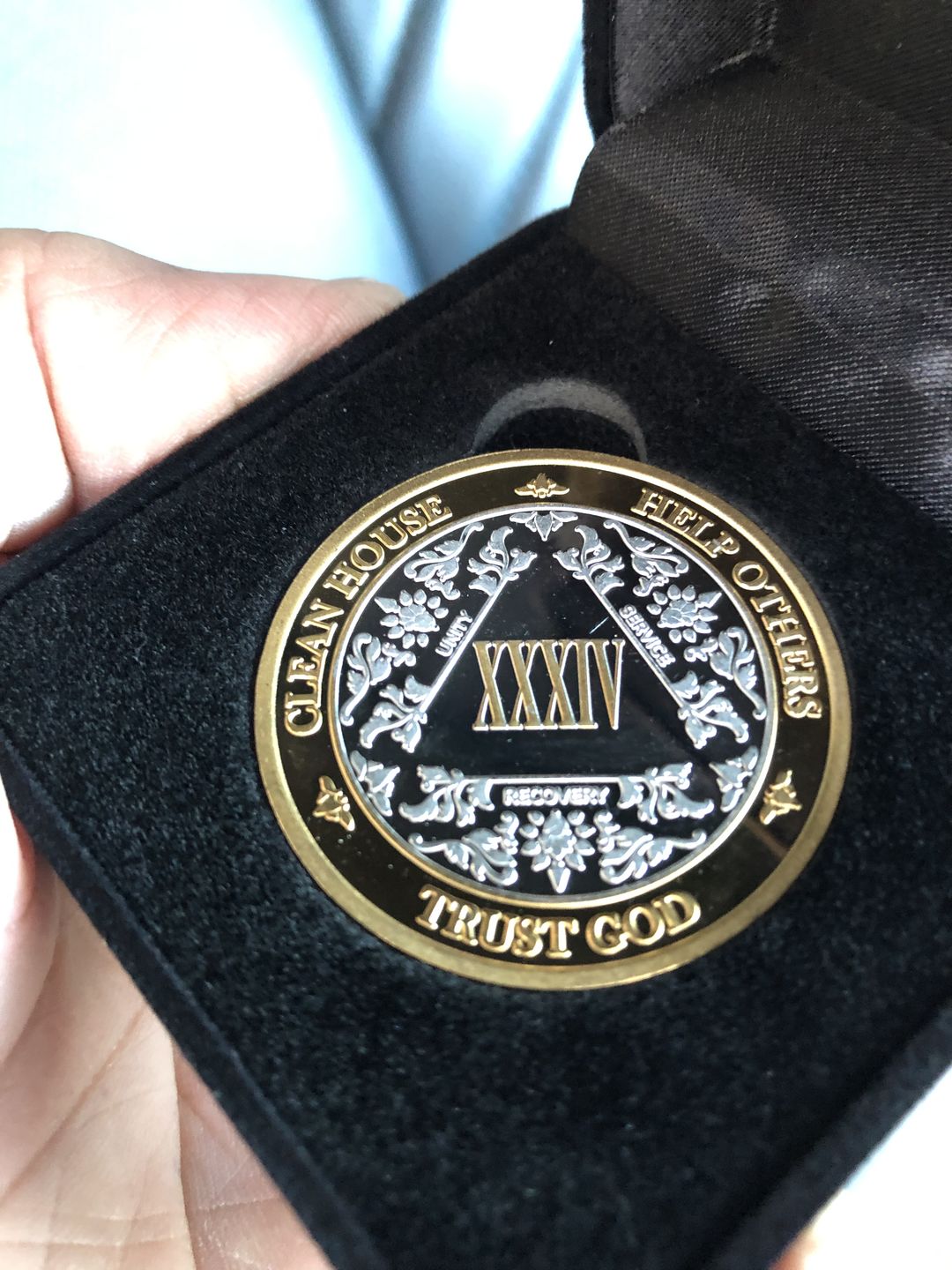 Customer photo review of 40mm AA Medallion Velvet Box - Specialty Chip/Coin/Token Holder
