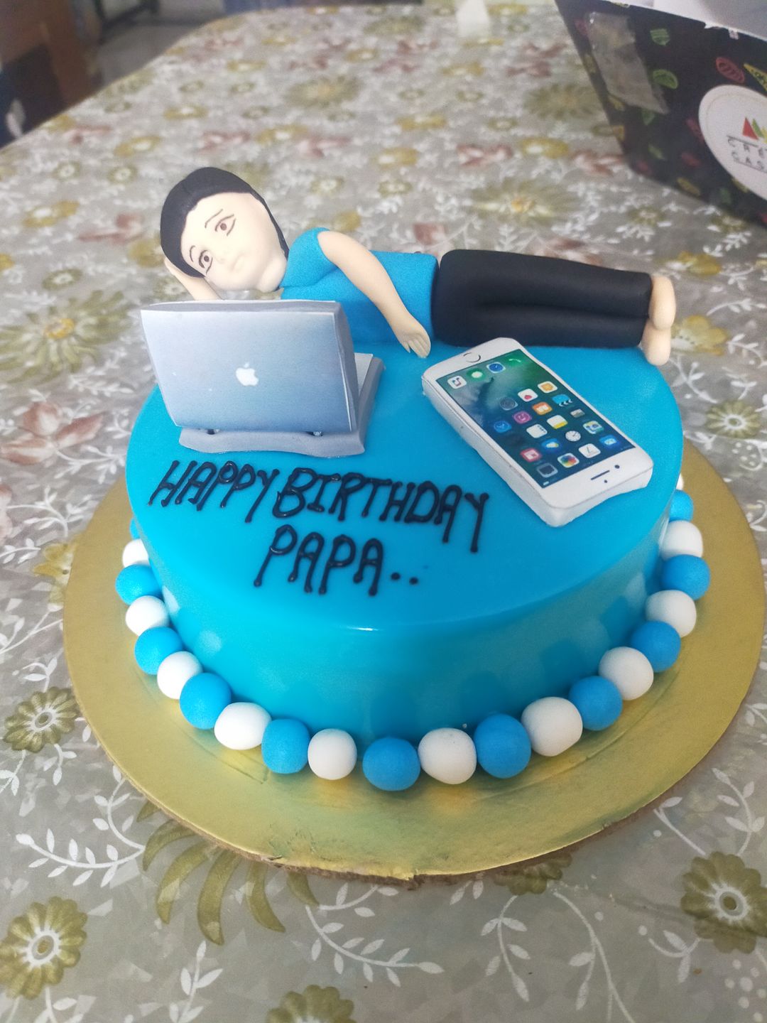 Customer photo review of Side Workaholic Cake