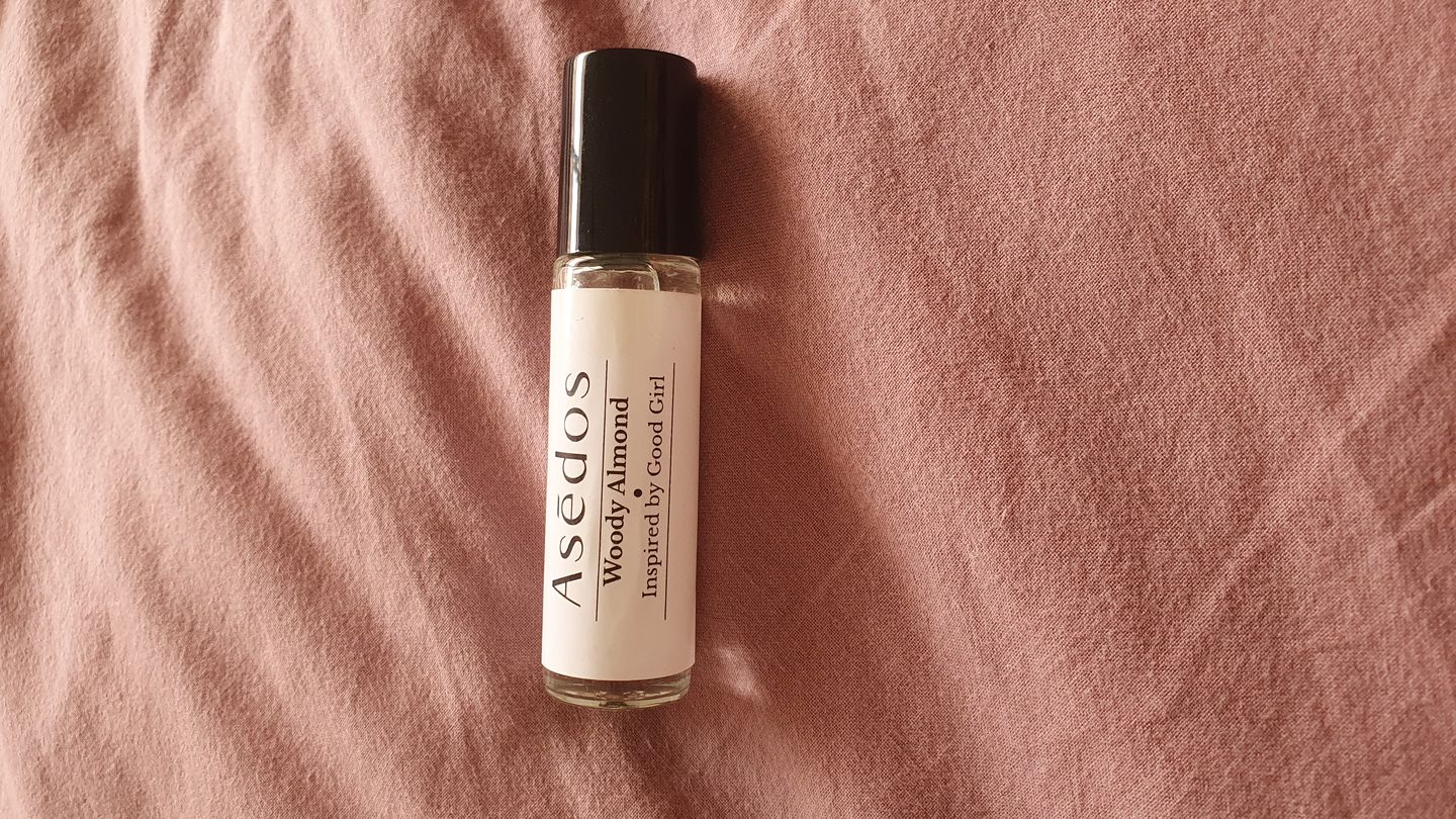 Customer photo review of WOODY ALMOND PERFUME OIL