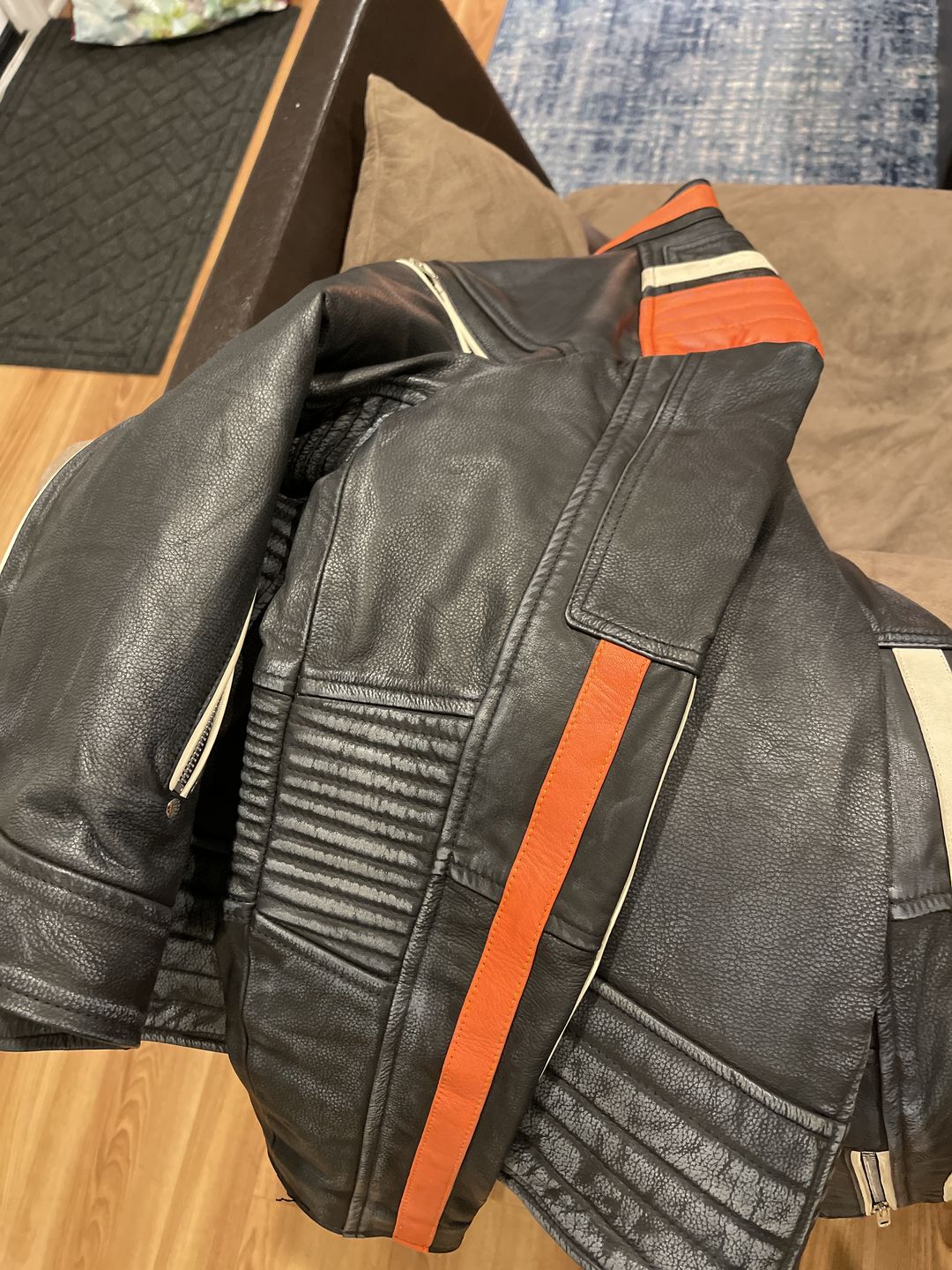 Customer photo review of James Men's Vintage Motorcycle Leather Jacket