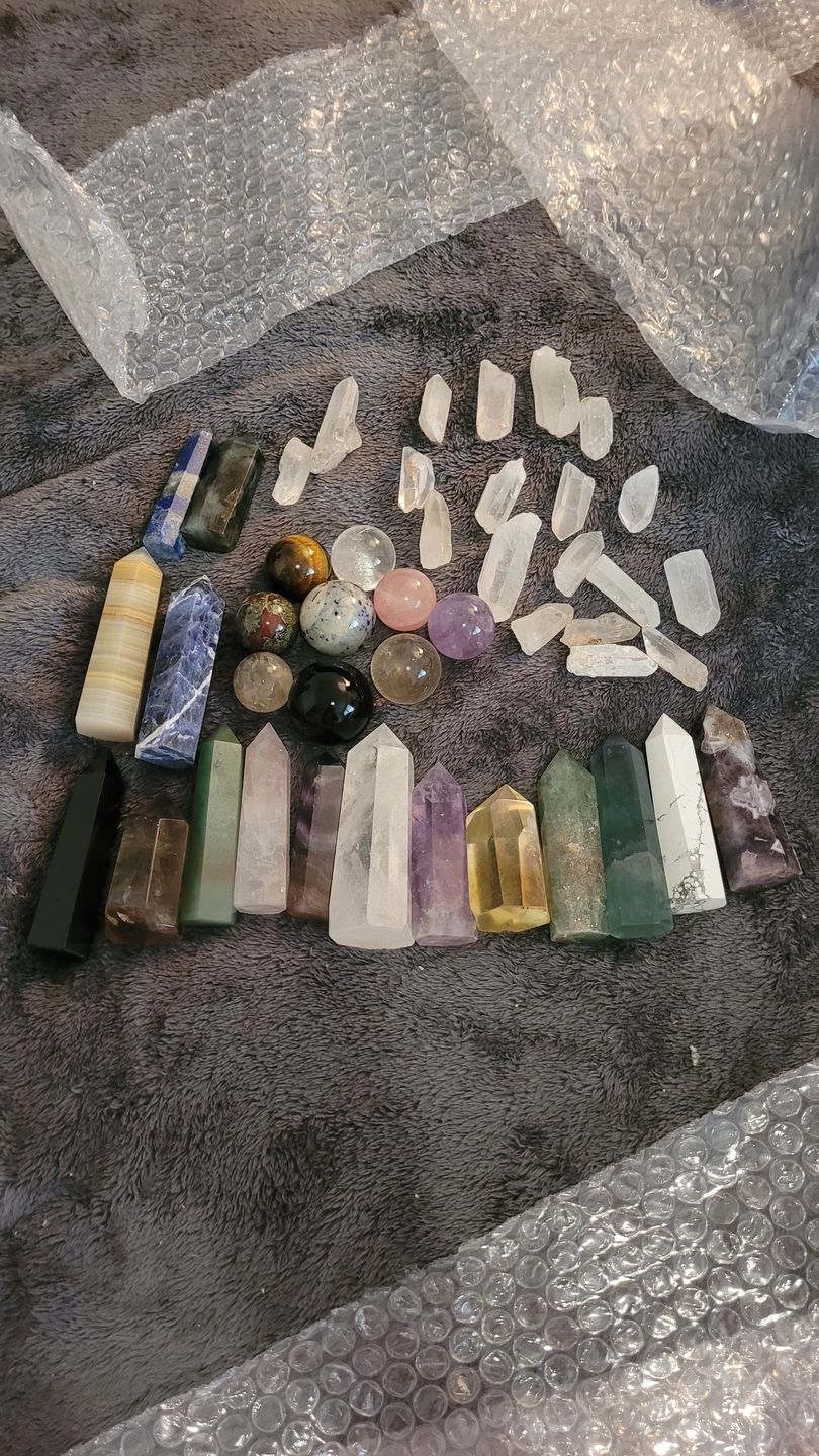 Customer photo review of 45 Crystal Super Pack - 16 Points, 9 Spheres & 20 Quartz Shards