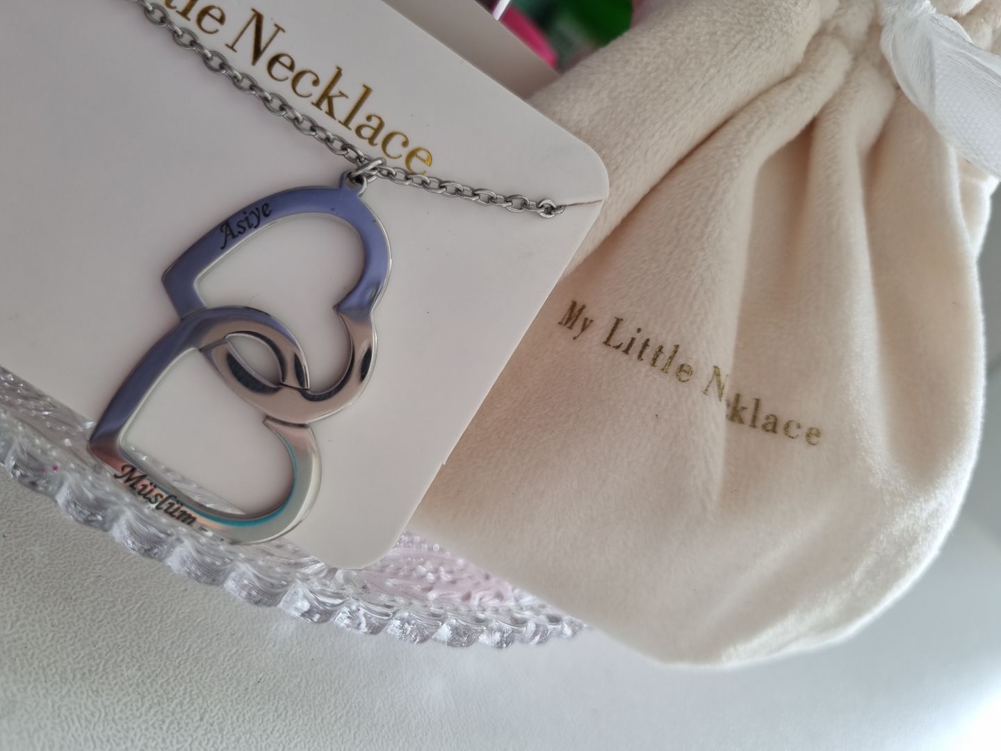 Customer photo review of Collier Double Coeur Personnalisable Deux Prénoms