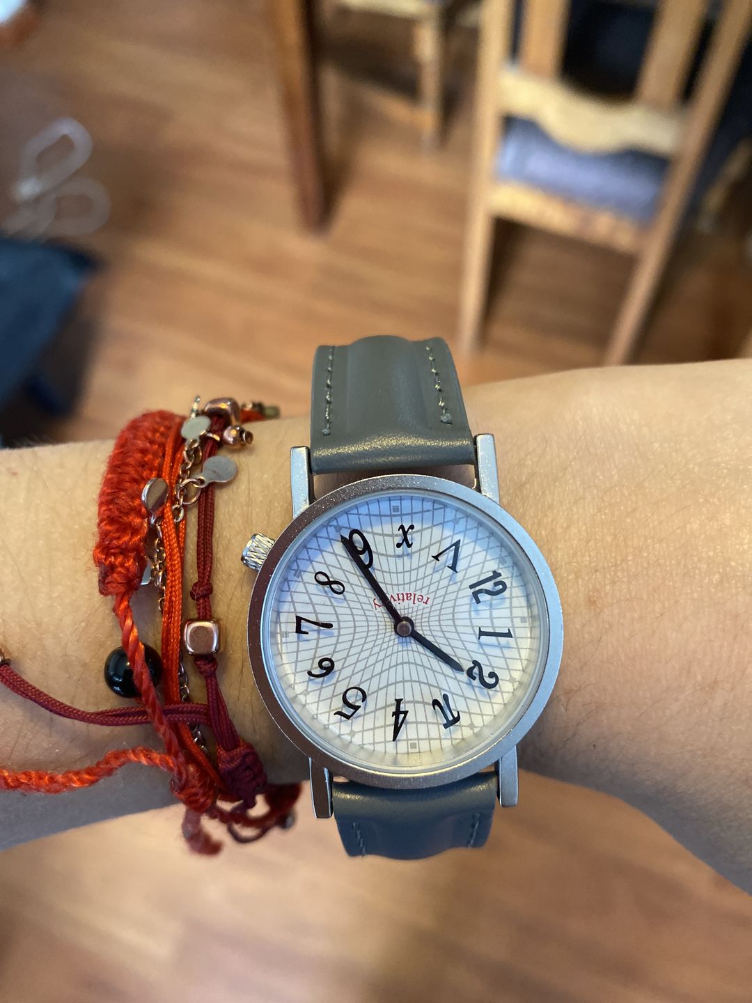 Customer photo review of Reloj Análogo Philosophers Guild Relatividad de Einstein 33 mm