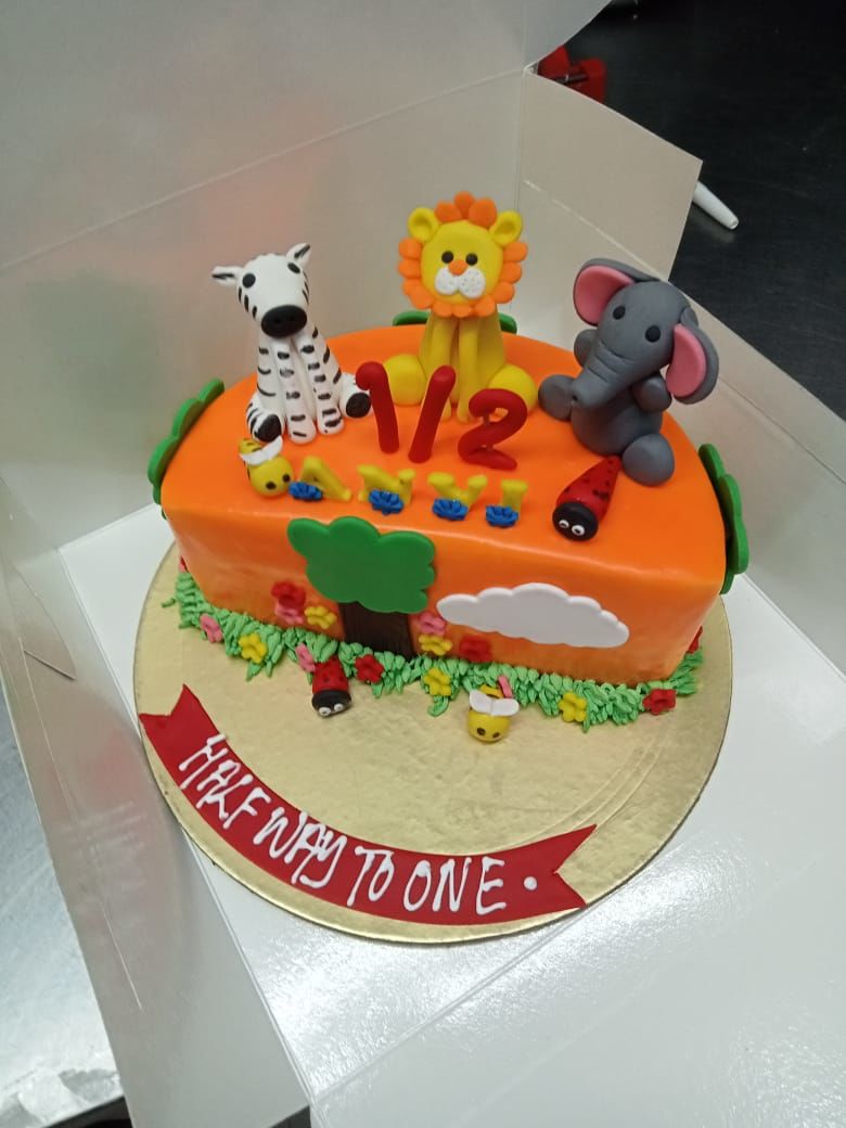 Customer photo review of Half Jungle Design Cake