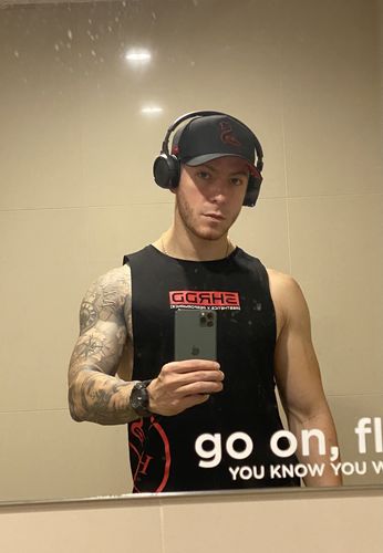 Customer photo review of Shrdd X - Longline Muscle Tanktop - Black/ Red