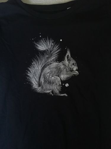 Customer photo review of Eichhörnchen - Line Art  - Bio Damen Shirt