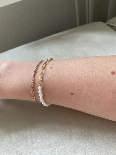 Customer photo review of Mini Teresa Pearl Armband Gold