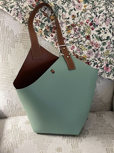 Customer photo review of Cholet Two-Tone Medium Tote