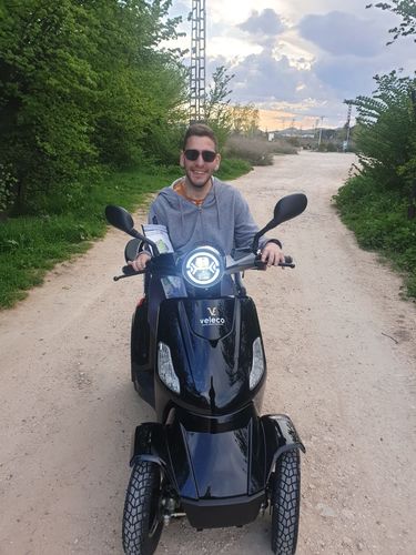 Customer photo review of Scooter Eléctrico Veleco Faster Negro