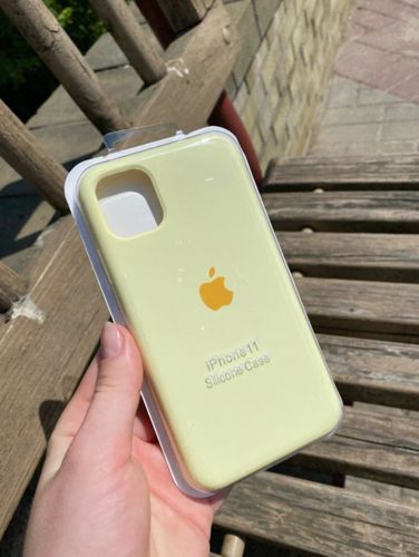 Customer photo review of iPhone Silicone Case (Creamy Yellow)