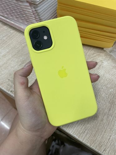 Customer photo review of iPhone Silicone Case (Flash Yellow)