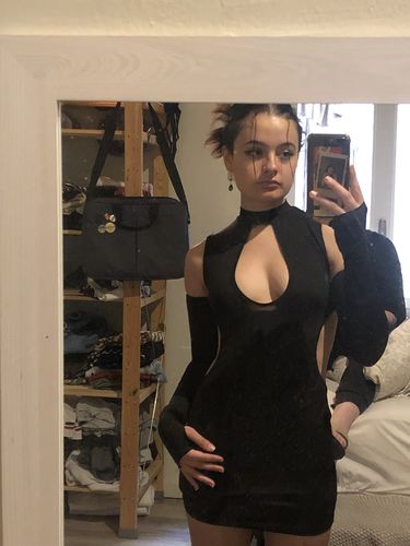 Customer photo review of SOLADO Cut Out Cold Shoulder Mini Dress With Oversleeve