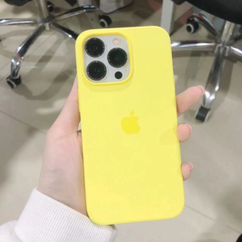 Customer photo review of iPhone Silicone Case (Flash Yellow)