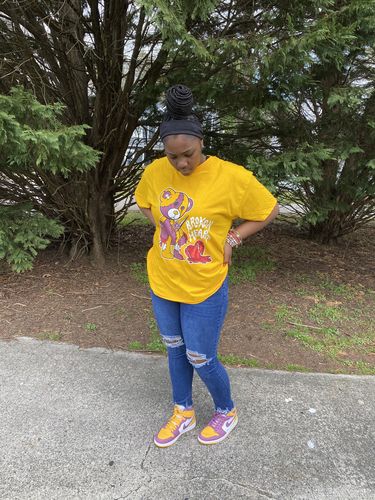 Customer photo review of Jordan 1 Retro High OG Brotherhood DopeSkill University Gold T-shirt Broken Heart Graphic