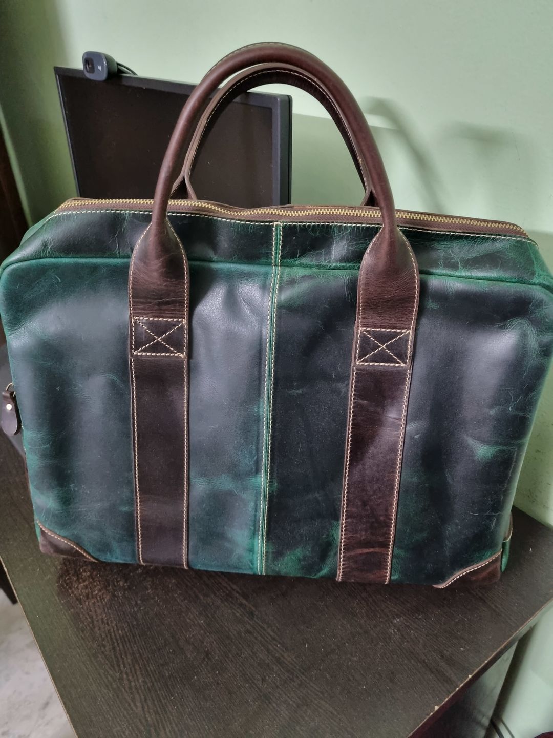 Customer photo review of Jefferson Buffalo Executive Leather Laptop Briefcase