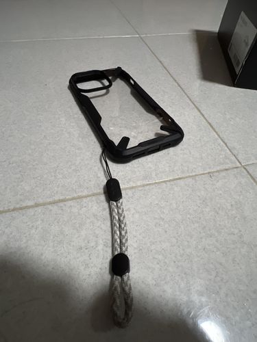 Customer photo review of Ringke Paracord Lanyard Finger Strap
