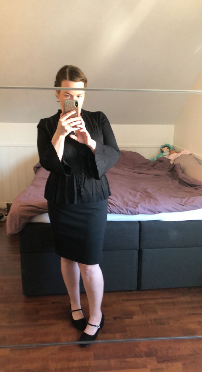 Customer photo review of Klassisk pump i ruskind af Mondo Kaos - sort
