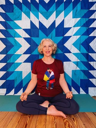 Customer photo review of PREMIUM SHIRT MÄDELS • LOVE IS LOVE (Peace - Frieden - Ukraine - Russia - Russland)