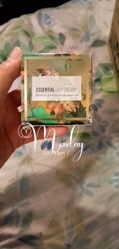 Customer photo review of Essential Day Cream