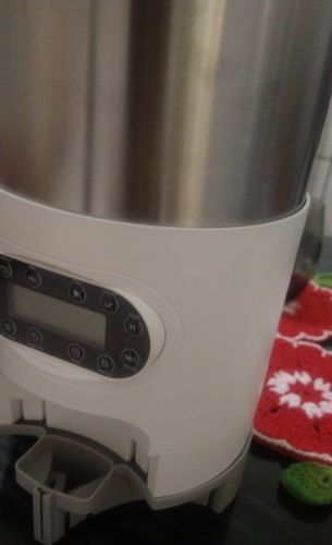 Customer photo review of Smart APP Pet Feeder Cat And Dog Food Dispenser Stainless Steel  Bowl Medium-Sized Cats And Dogs With Recording Timing Feeding