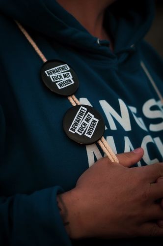 Customer photo review of BUTTON • BEWAFFNET EUCH MIT WISSEN (5 STK.)